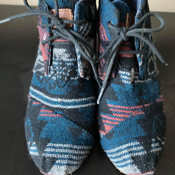 TOMS Lace Up Wedges Aztec - Picture 2 of 6